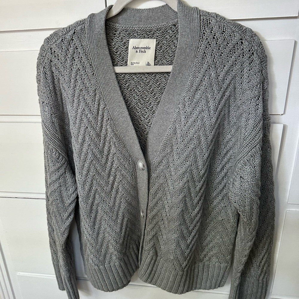 ABERCROMBIE CROPPED CARDIGAN